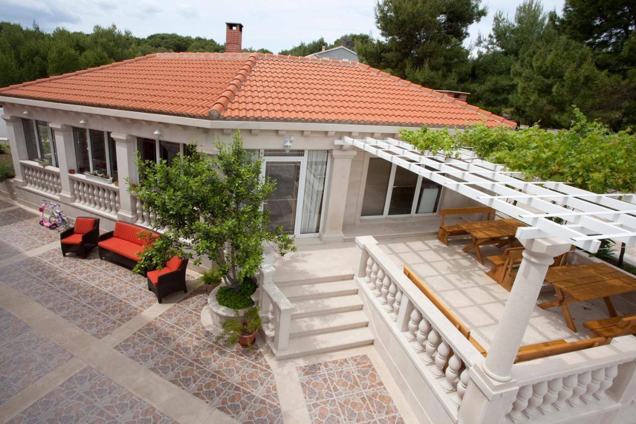 Apartments Barba Petra Dvori Sumartin Esterno foto